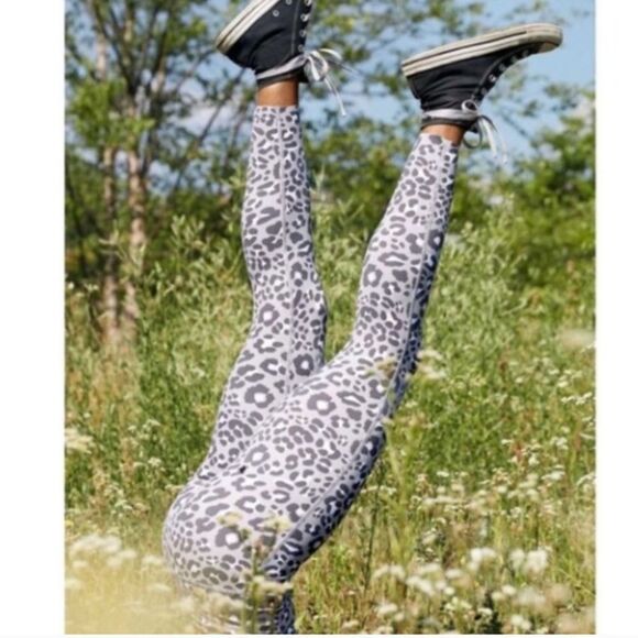 Aerie grey leopard leggings large - Picture 1 of 3